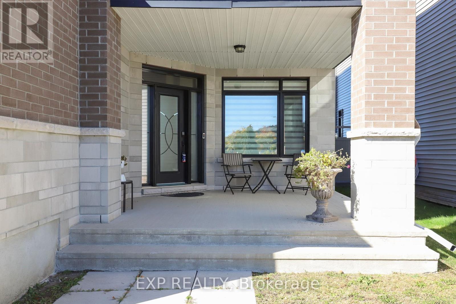 143 Cambie Road, Ottawa, Ontario  K1X 0A6 - Photo 2 - X12456835