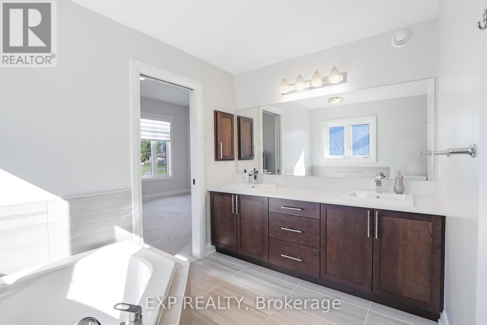 143 Cambie Road, Ottawa, Ontario  K1X 0A6 - Photo 26 - X12456835