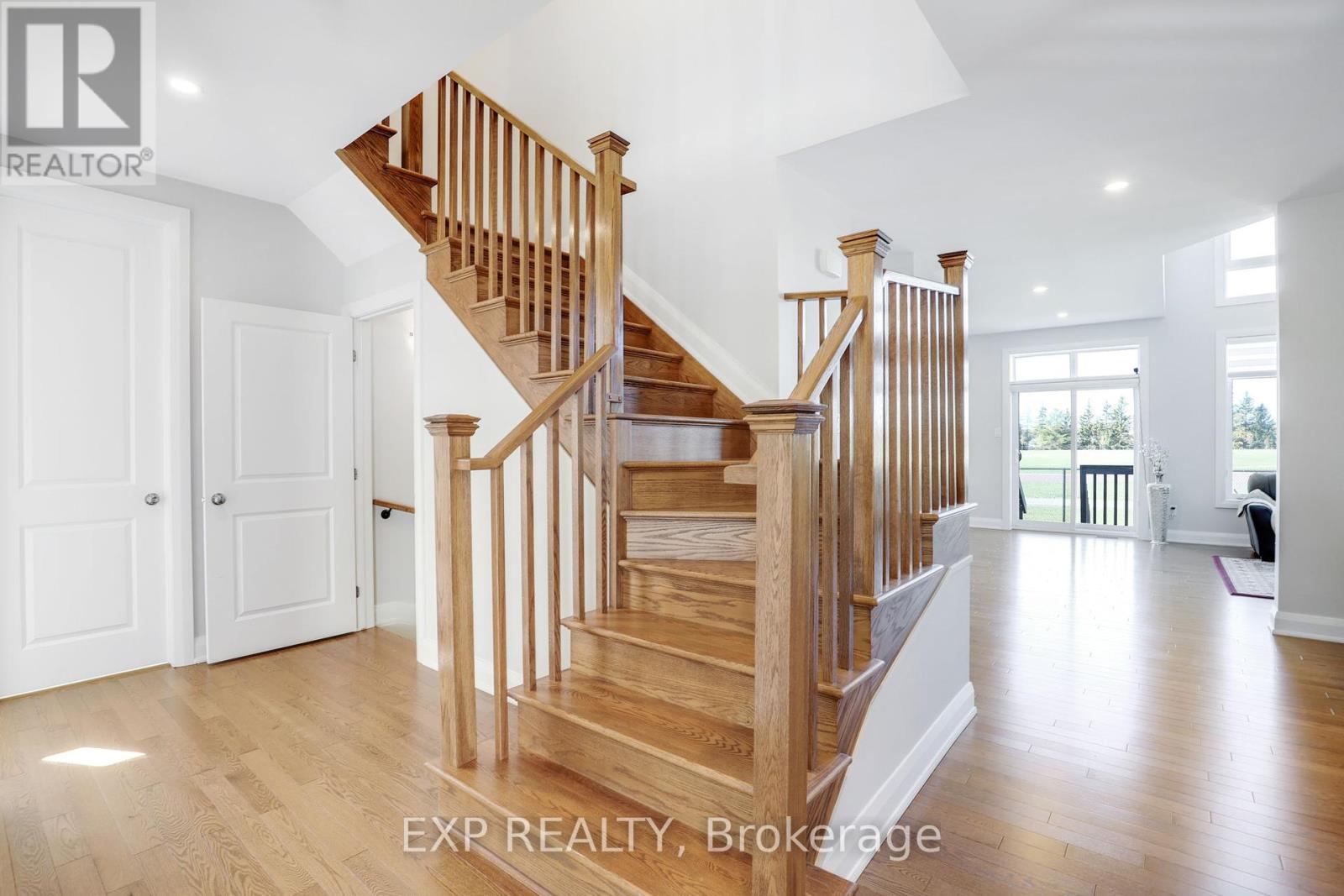 143 Cambie Road, Ottawa, Ontario  K1X 0A6 - Photo 4 - X12456835