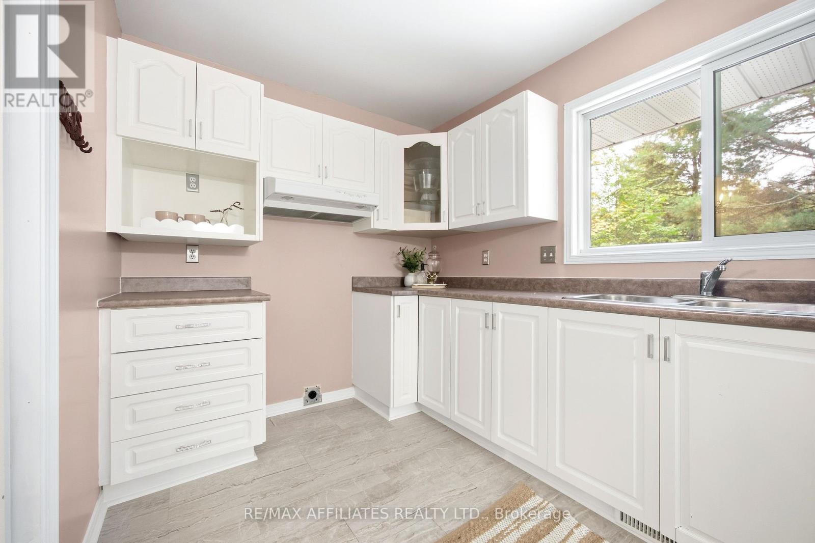 121 Stamford Drive, Drummond/north Elmsley, Ontario  K7H 3C1 - Photo 8 - X12456840