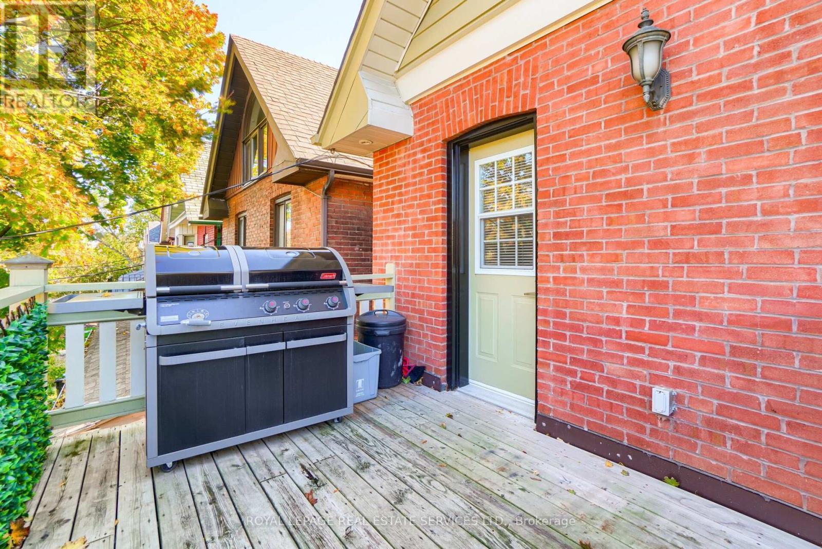Upper - 117 St Johns Road, Toronto, Ontario  M6P 1V1 - Photo 11 - W12456449