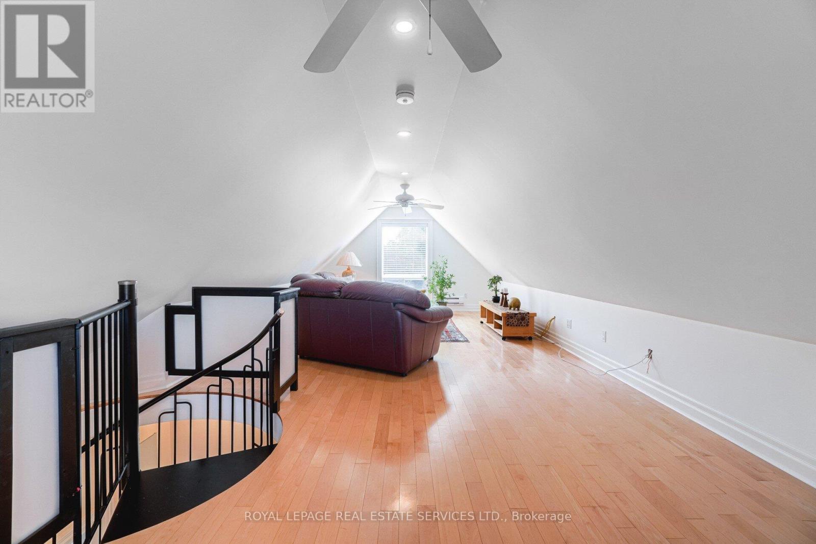 Upper - 117 St Johns Road, Toronto, Ontario  M6P 1V1 - Photo 21 - W12456449