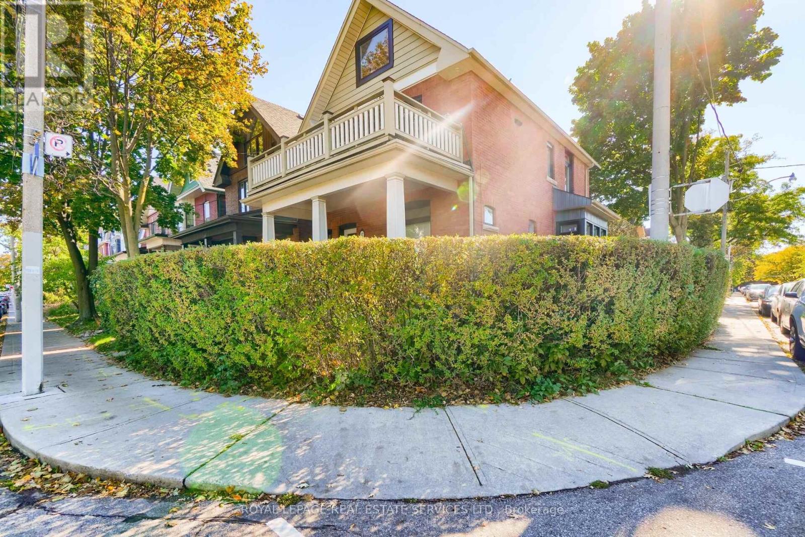 Upper - 117 St Johns Road, Toronto, Ontario  M6P 1V1 - Photo 24 - W12456449