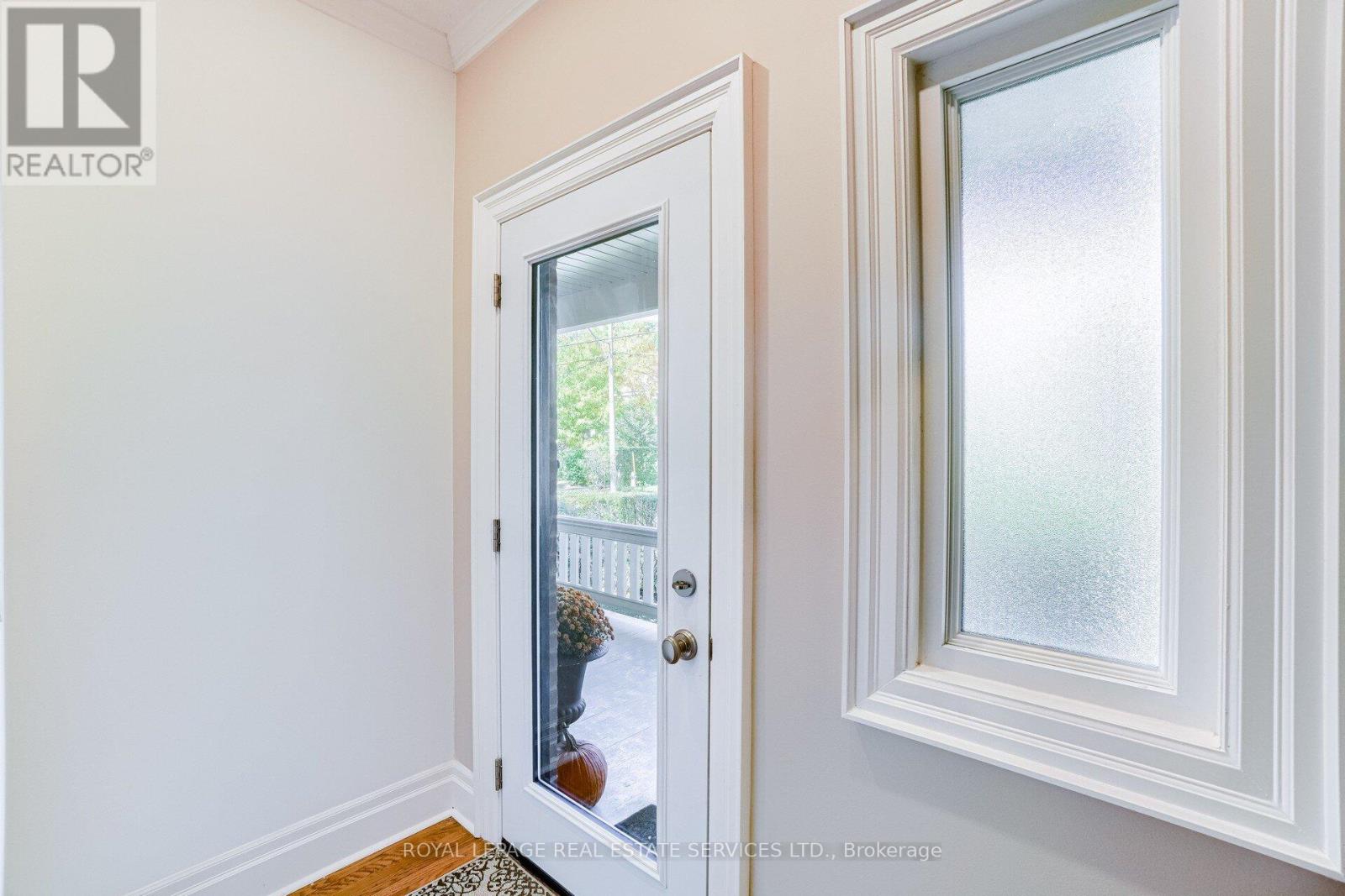 Upper - 117 St Johns Road, Toronto, Ontario  M6P 1V1 - Photo 3 - W12456449