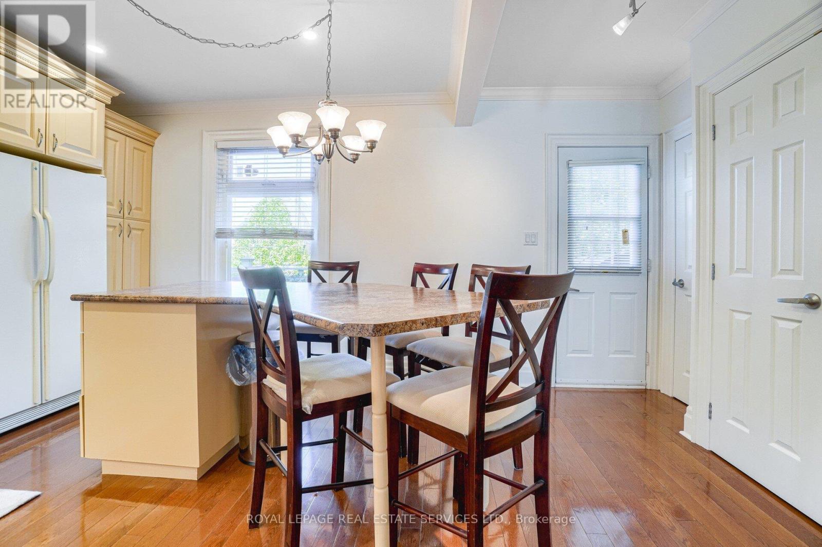Upper - 117 St Johns Road, Toronto, Ontario  M6P 1V1 - Photo 9 - W12456449
