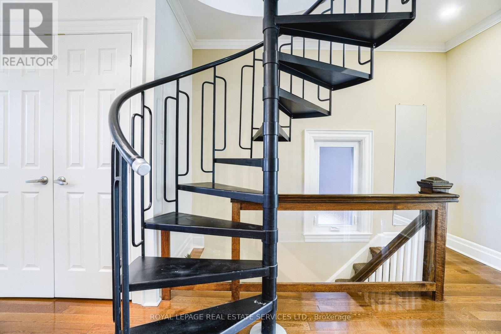 Upper - 117 St Johns Road, Toronto, Ontario  M6P 1V1 - Photo 5 - W12456449