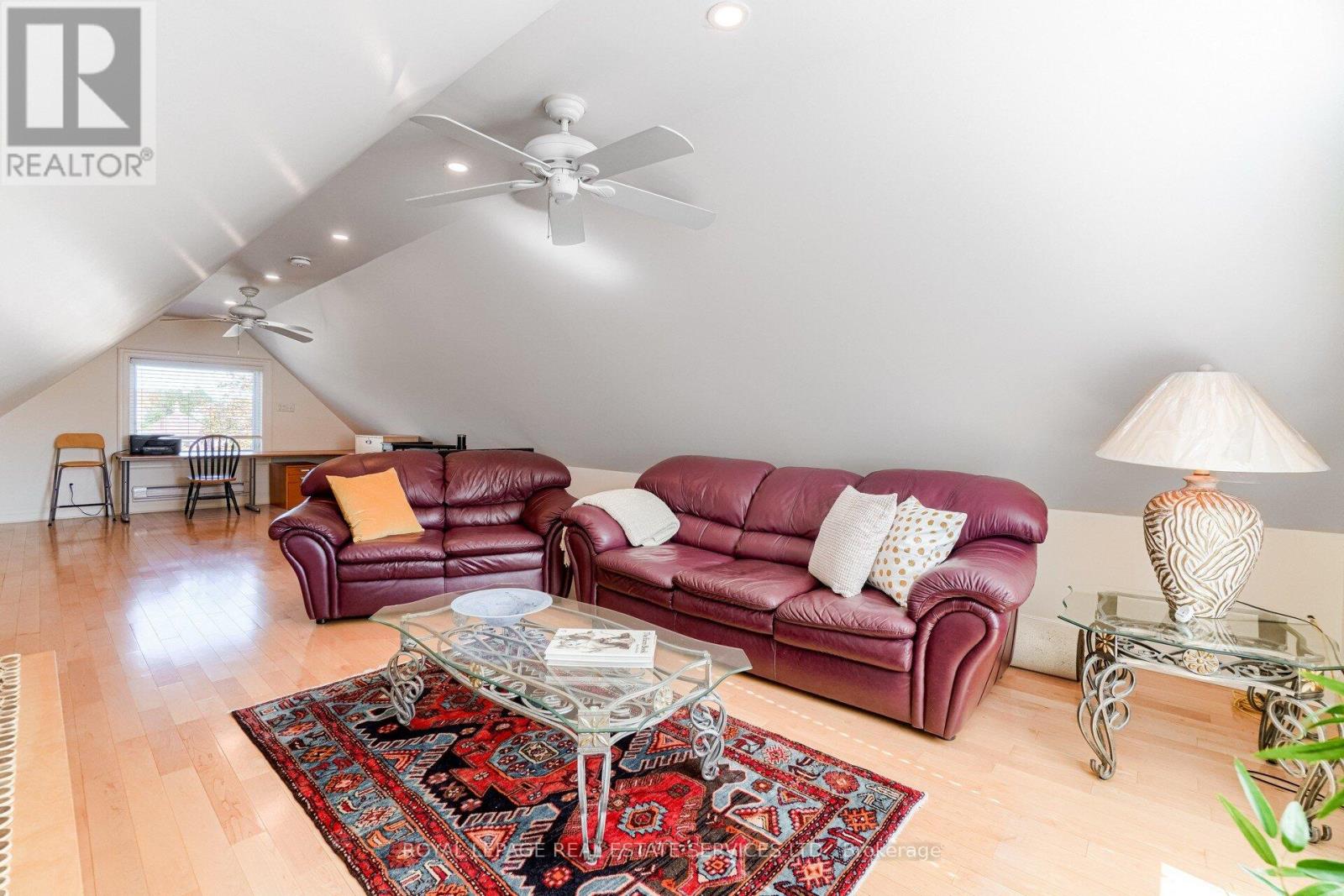 Upper - 117 St Johns Road, Toronto, Ontario  M6P 1V1 - Photo 7 - W12456449
