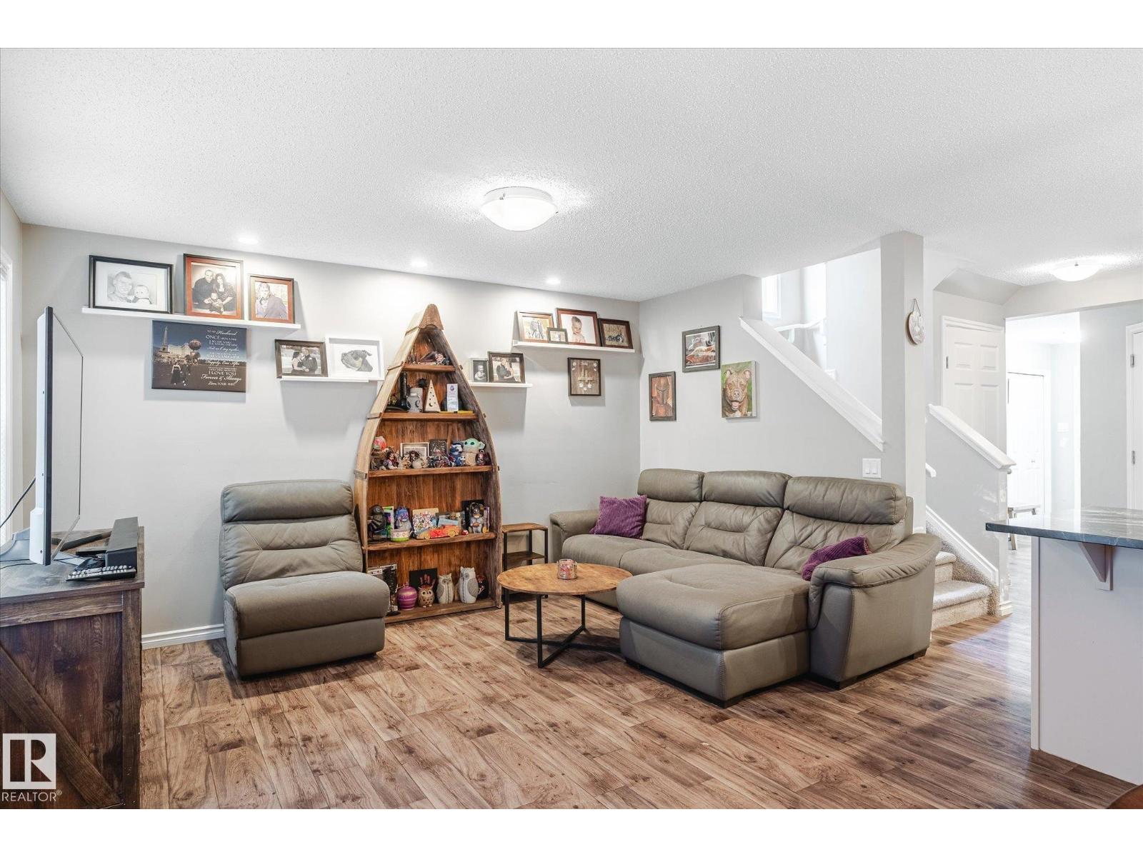 2424 19a Av Nw, Edmonton, Alberta  T6T 2C9 - Photo 3 - E4461678