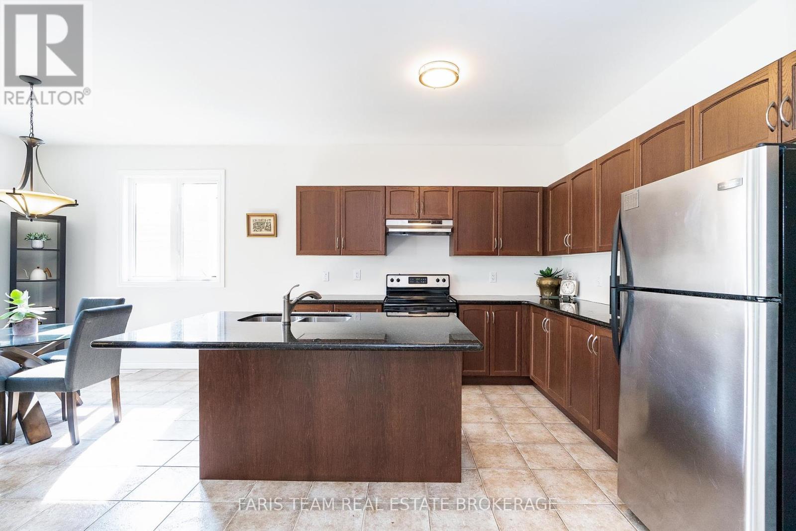 83 White Sands Way, Wasaga Beach, Ontario  L9Z 0E1 - Photo 31 - S12456660