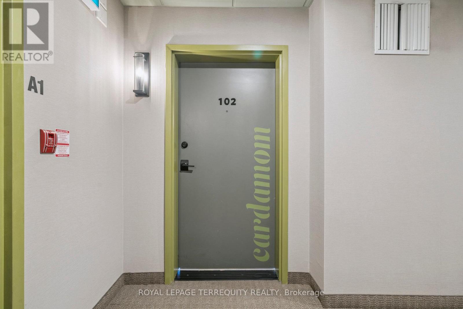 102 - 6 Spice Way, Barrie, Ontario  L9J 0J9 - Photo 14 - S12456661