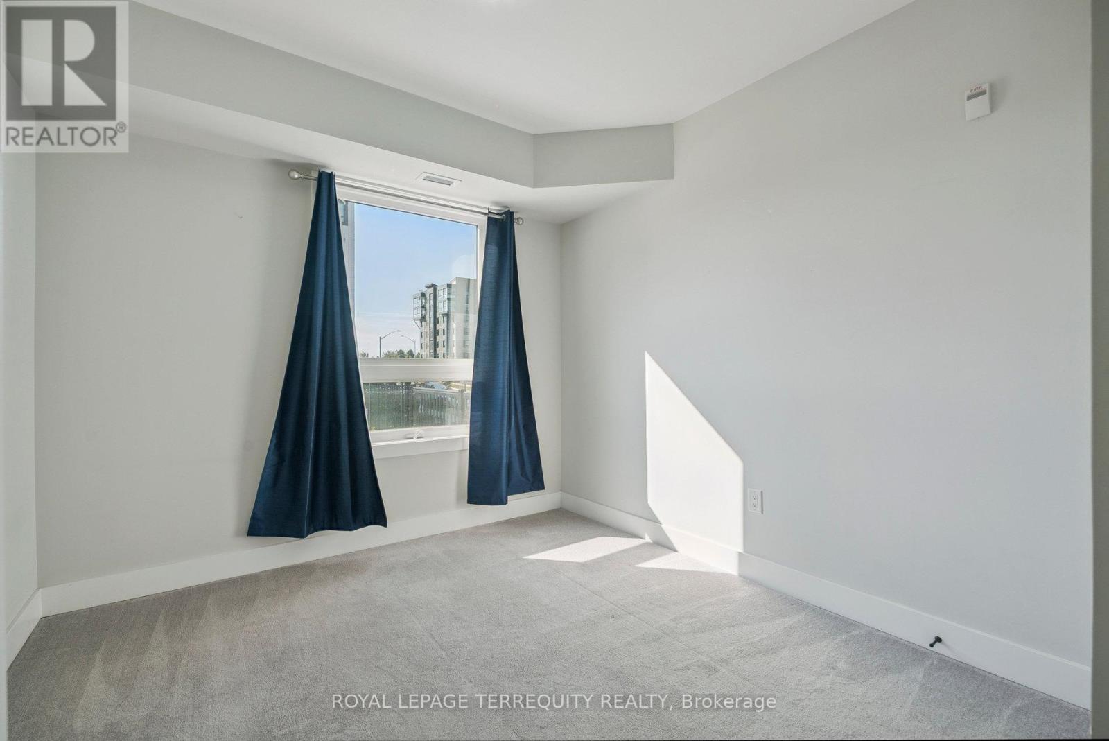 102 - 6 Spice Way, Barrie, Ontario  L9J 0J9 - Photo 27 - S12456661