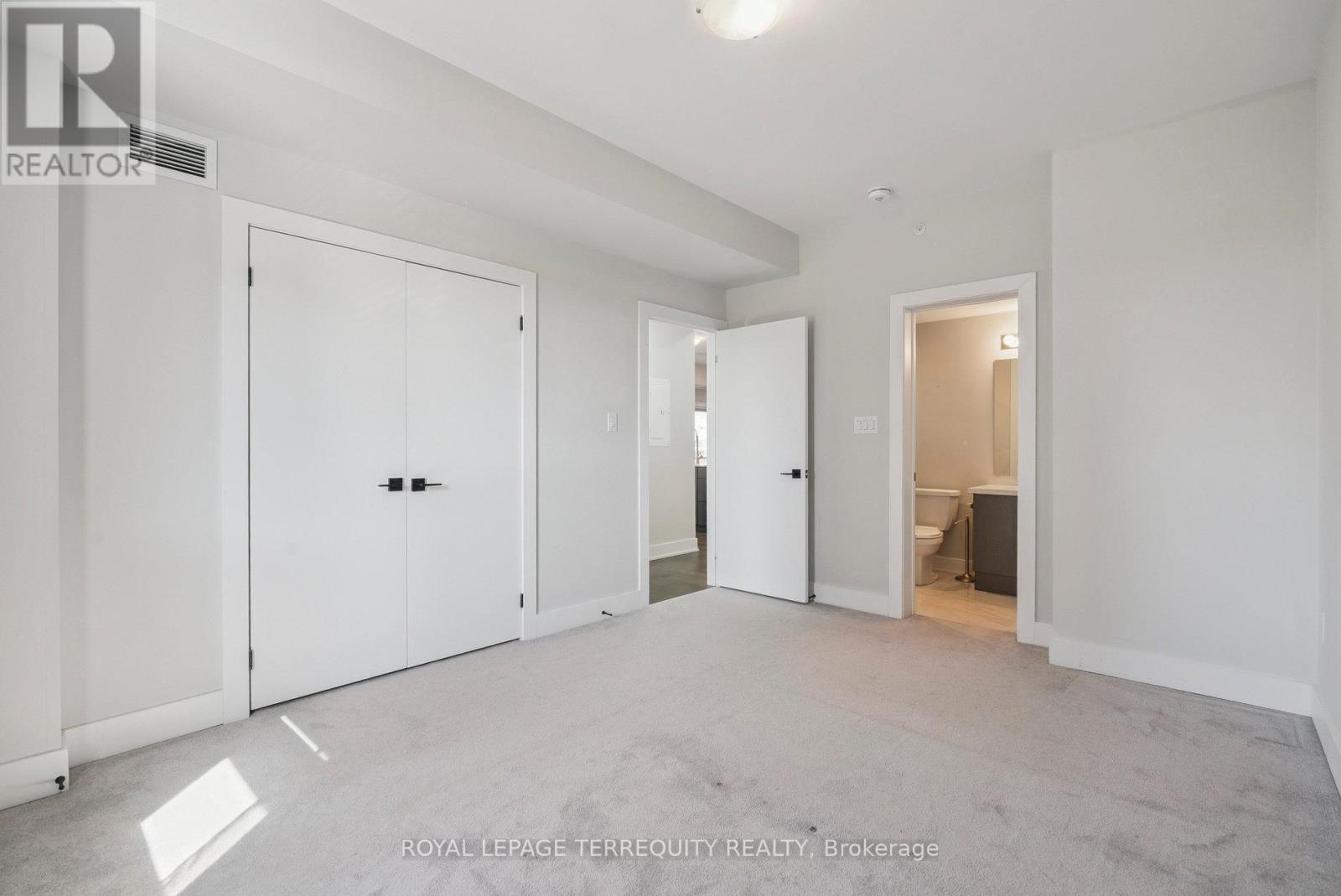 102 - 6 Spice Way, Barrie, Ontario  L9J 0J9 - Photo 31 - S12456661
