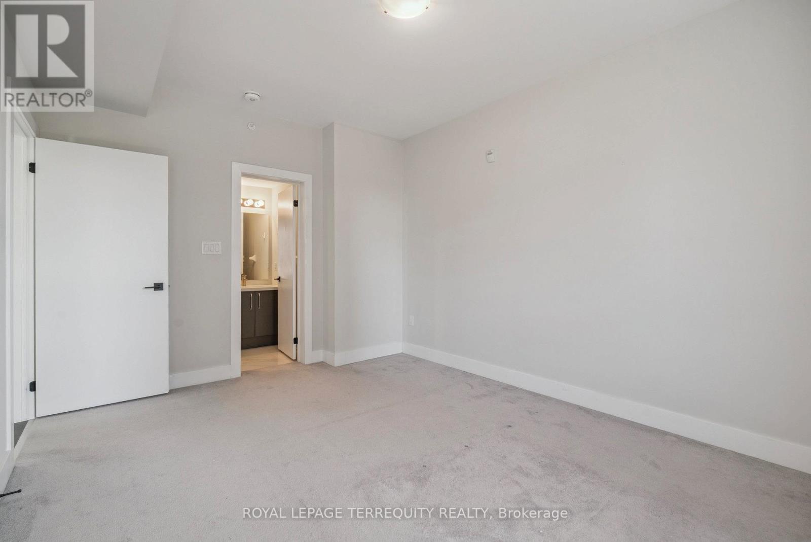 102 - 6 Spice Way, Barrie, Ontario  L9J 0J9 - Photo 32 - S12456661