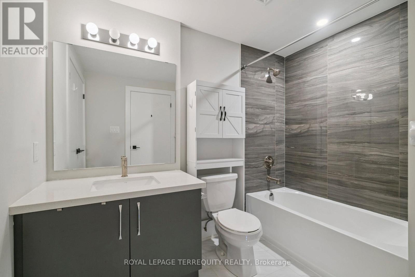 102 - 6 Spice Way, Barrie, Ontario  L9J 0J9 - Photo 34 - S12456661