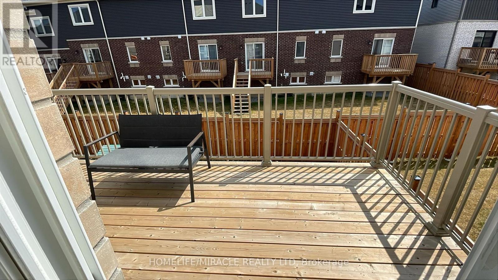 16 Wagon Lane, Barrie, Ontario  L9J 0V1 - Photo 4 - S12456720