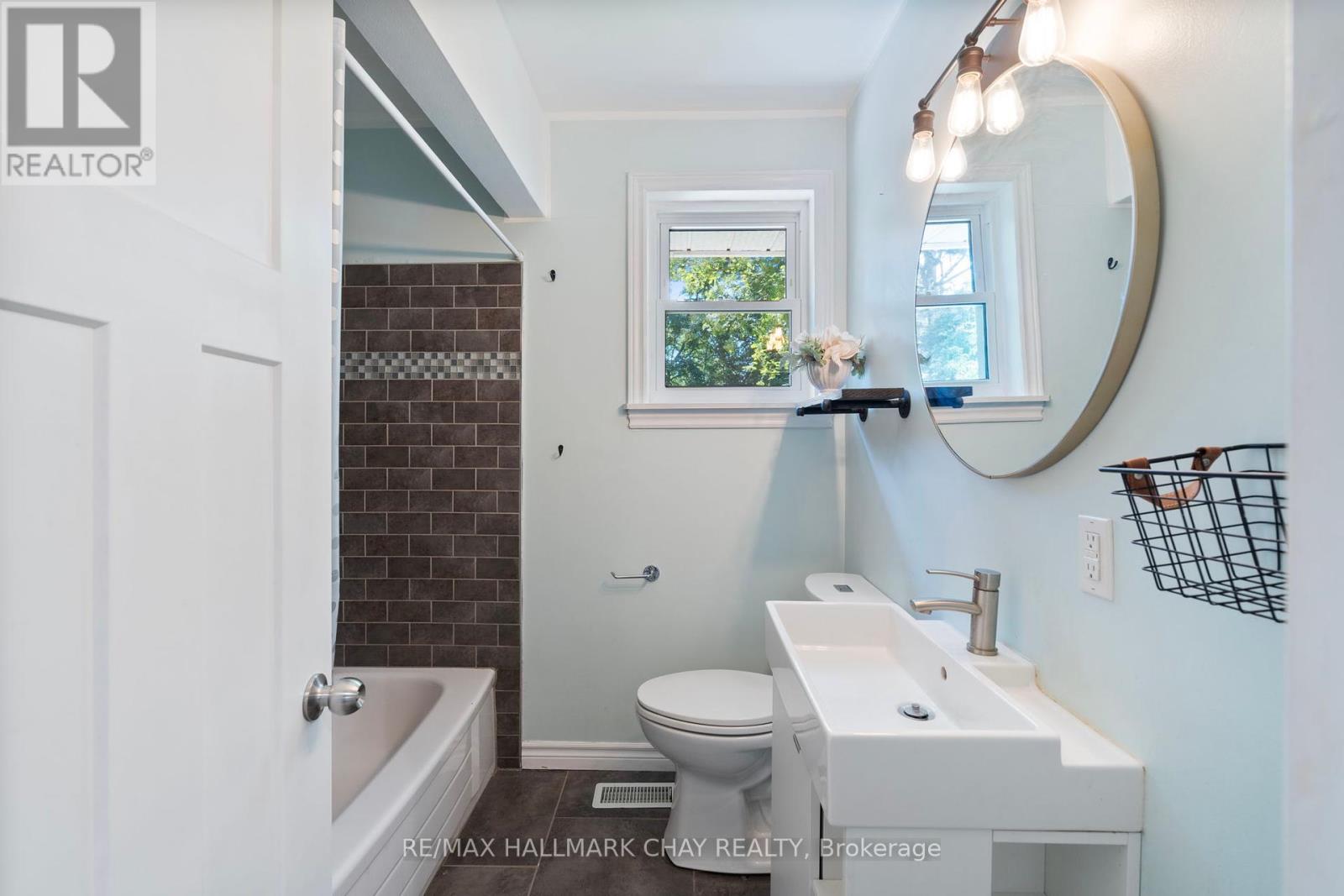 205 Wellington Street E, Barrie (City Centre), Ontario  L4M 2C9 - Photo 16 - S12456735