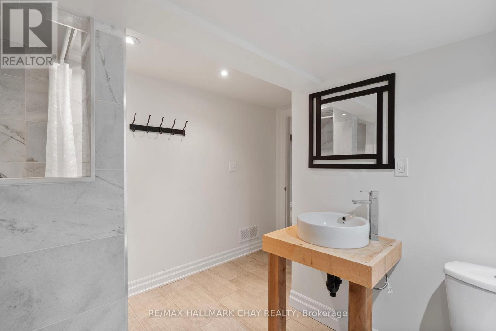 205 Wellington Street E, Barrie (City Centre), Ontario  L4M 2C9 - Photo 24 - S12456735
