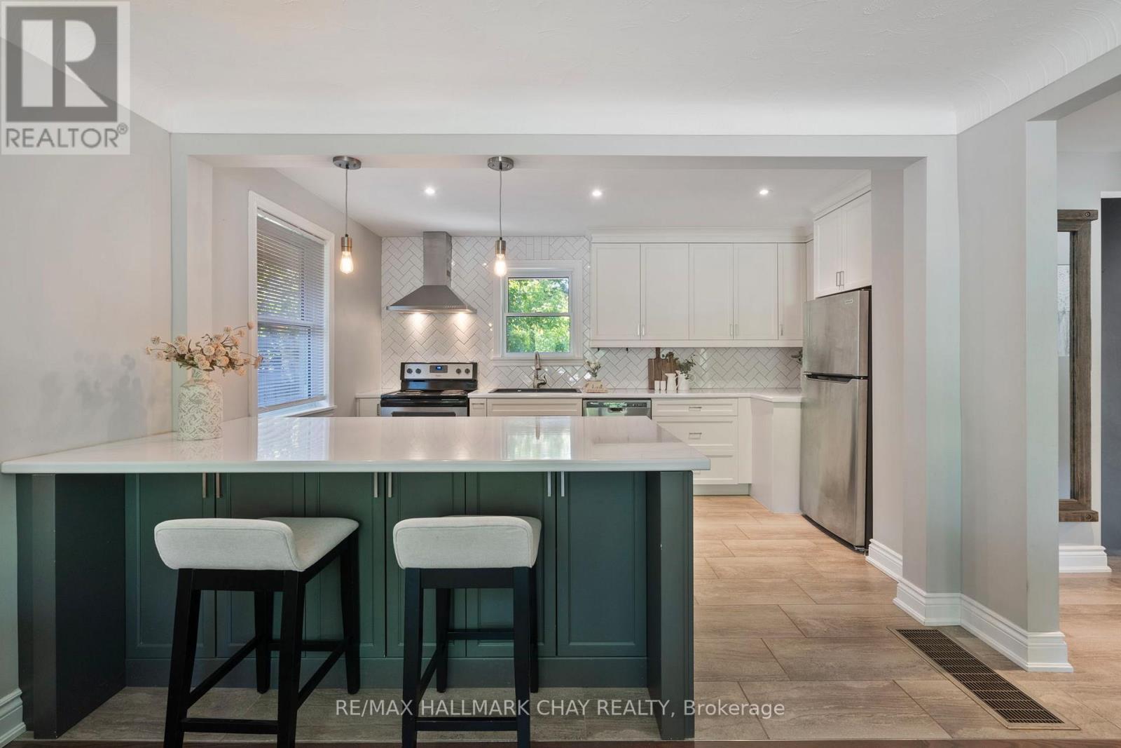 205 Wellington Street E, Barrie (City Centre), Ontario  L4M 2C9 - Photo 6 - S12456735