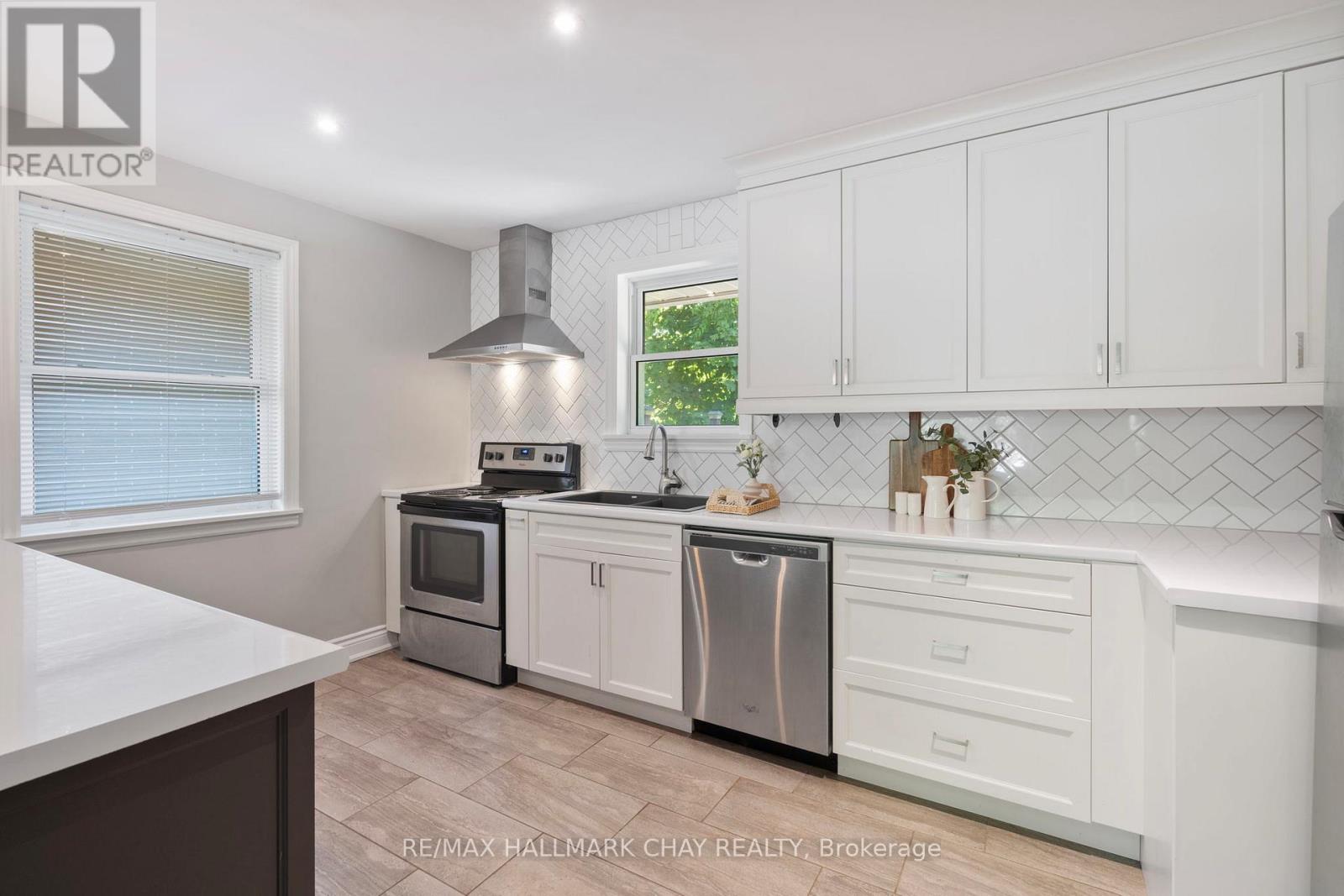 205 Wellington Street E, Barrie (City Centre), Ontario  L4M 2C9 - Photo 7 - S12456735