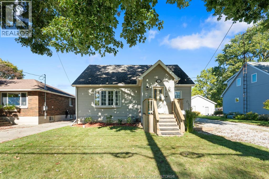 MLS# 25023999: 357 Park AVENUE West, Chatham, Canada