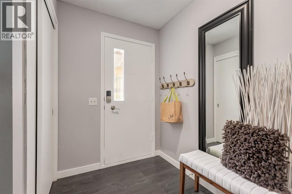 80 Brae Glen Lane Sw, Calgary, Alberta  T2W 1B6 - Photo 5 - A2263699