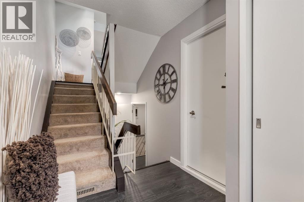 80 Brae Glen Lane Sw, Calgary, Alberta  T2W 1B6 - Photo 6 - A2263699