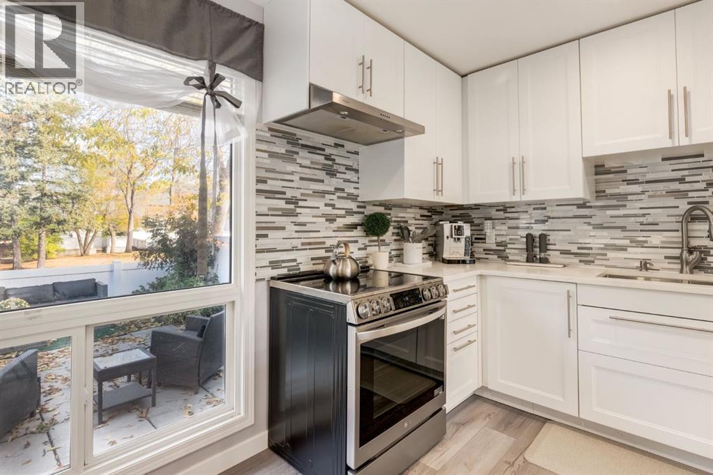 80 Brae Glen Lane Sw, Calgary, Alberta  T2W 1B6 - Photo 12 - A2263699