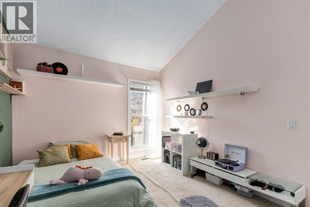 80 Brae Glen Lane Sw, Calgary, Alberta  T2W 1B6 - Photo 24 - A2263699