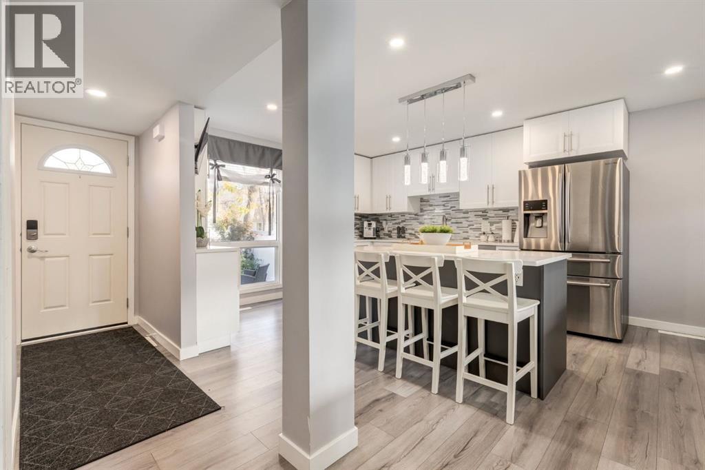 80 Brae Glen Lane Sw, Calgary, Alberta  T2W 1B6 - Photo 9 - A2263699