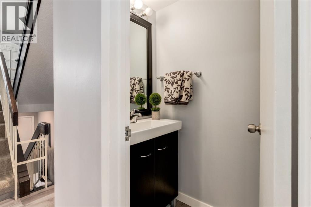 80 Brae Glen Lane Sw, Calgary, Alberta  T2W 1B6 - Photo 13 - A2263699