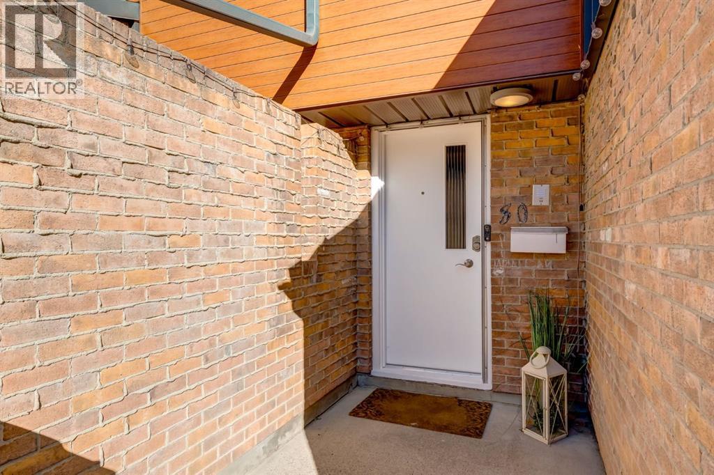 80 Brae Glen Lane Sw, Calgary, Alberta  T2W 1B6 - Photo 4 - A2263699