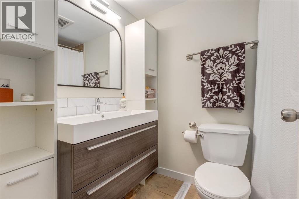 80 Brae Glen Lane Sw, Calgary, Alberta  T2W 1B6 - Photo 29 - A2263699