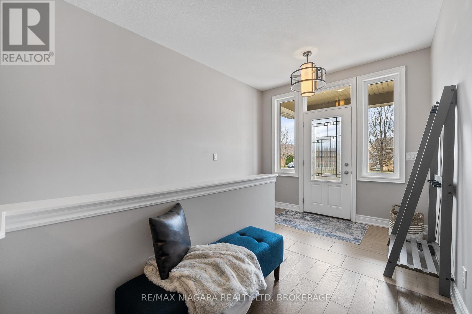 86 Parkside Drive, St. Catharines, Ontario  L2M 1M4 - Photo 5 - X12456830