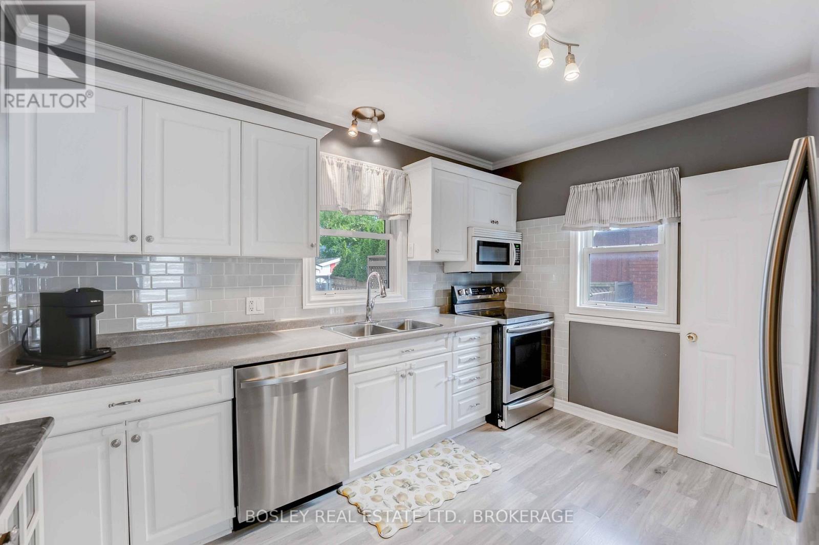 6373 Corwin Crescent, Niagara Falls, Ontario  L2G 2L9 - Photo 13 - X12456834