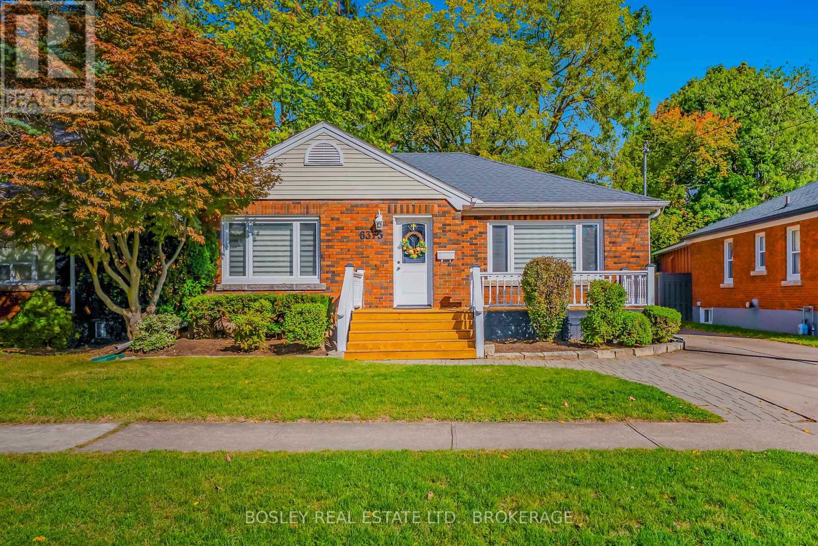 6373 Corwin Crescent, Niagara Falls, Ontario  L2G 2L9 - Photo 2 - X12456834