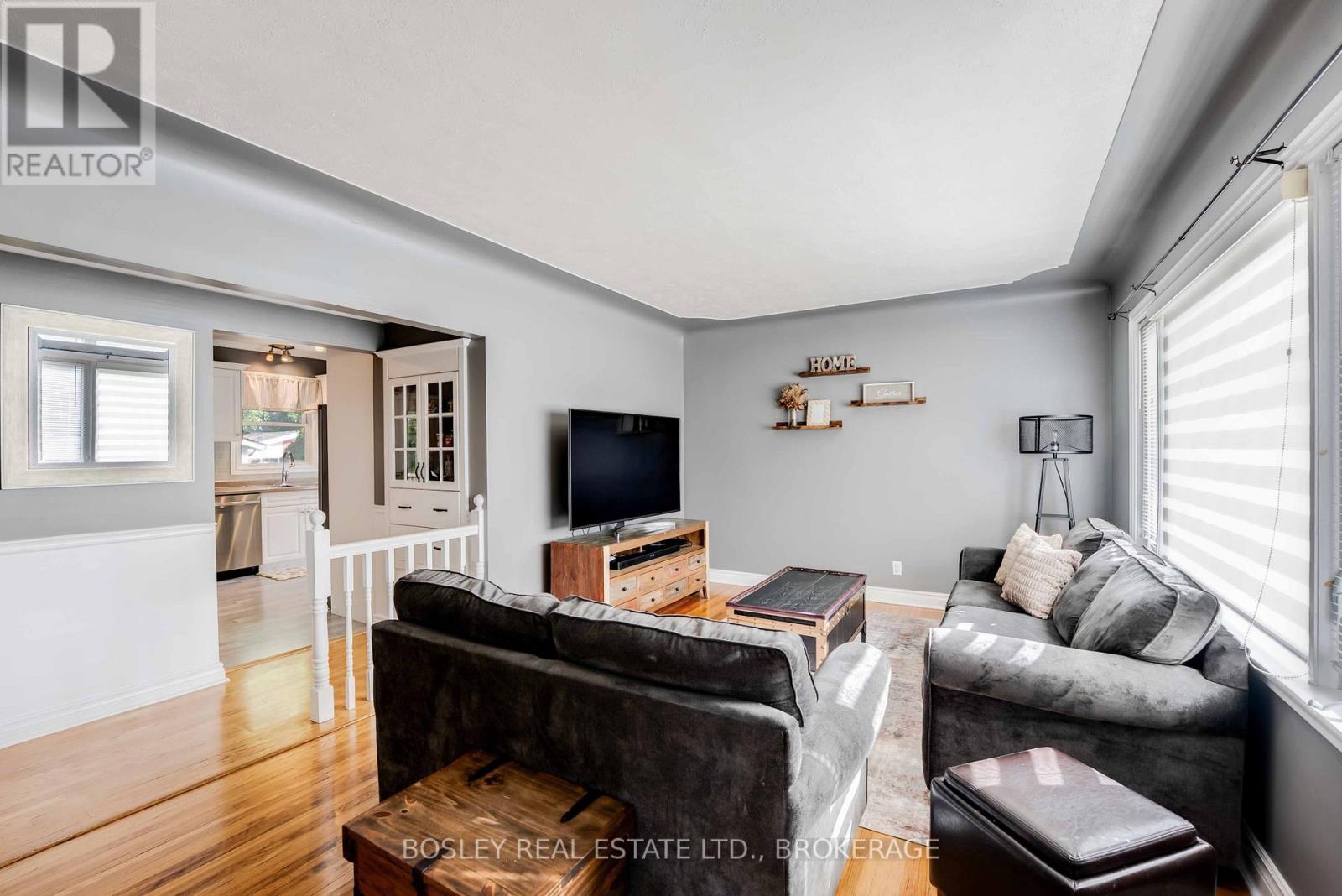 6373 Corwin Crescent, Niagara Falls, Ontario  L2G 2L9 - Photo 5 - X12456834