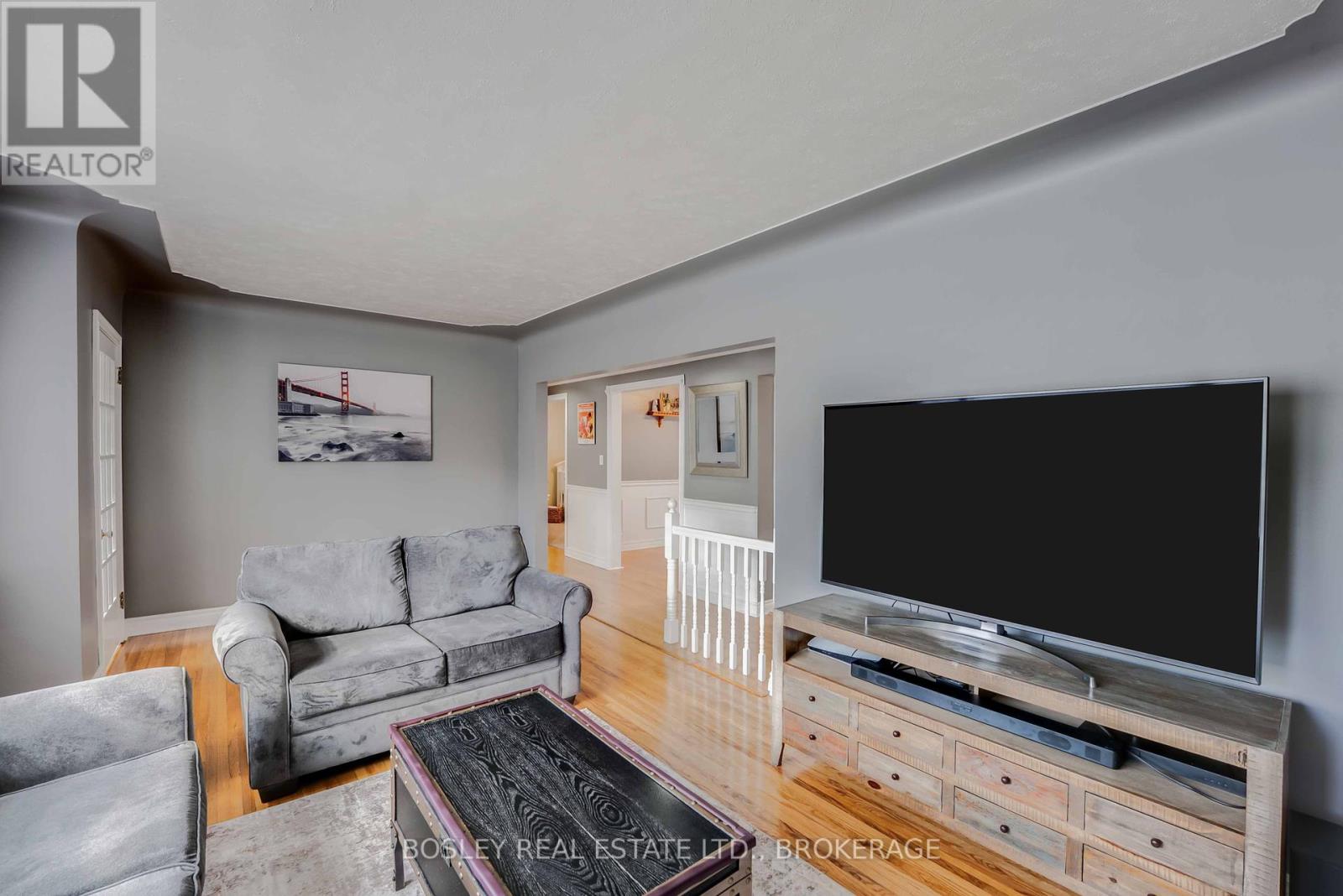 6373 Corwin Crescent, Niagara Falls, Ontario  L2G 2L9 - Photo 8 - X12456834