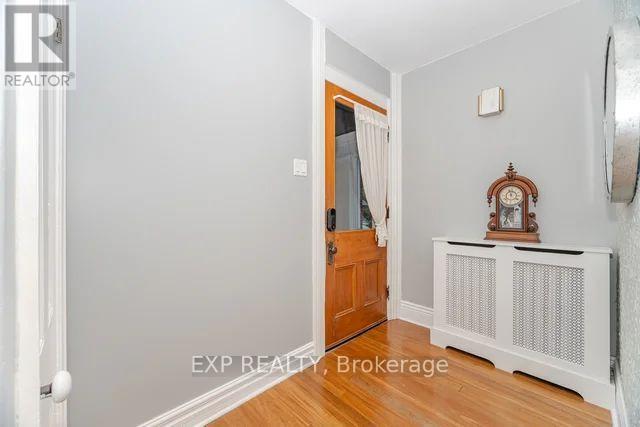 51 Chapel Street, Brampton (Downtown Brampton), Ontario  L6W 2H5 - Photo 6 - W12456668