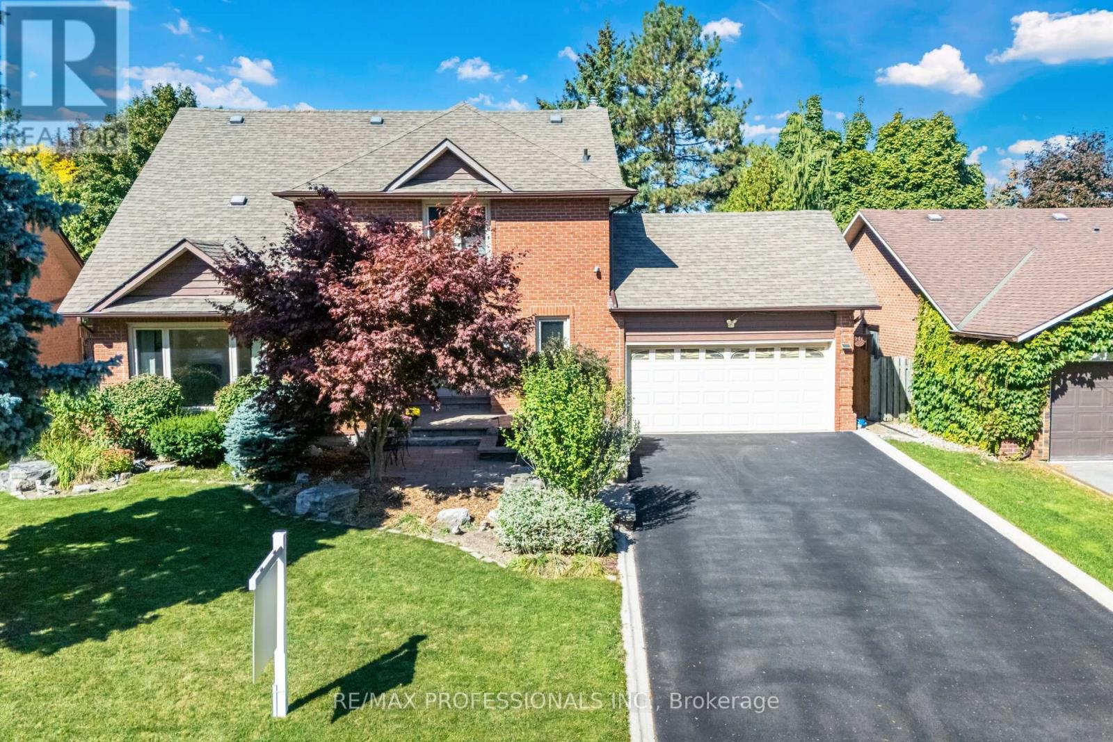 6 Cairnmore Court, Brampton (Snelgrove), Ontario  L6Z 1T6 - Photo 1 - W12456672