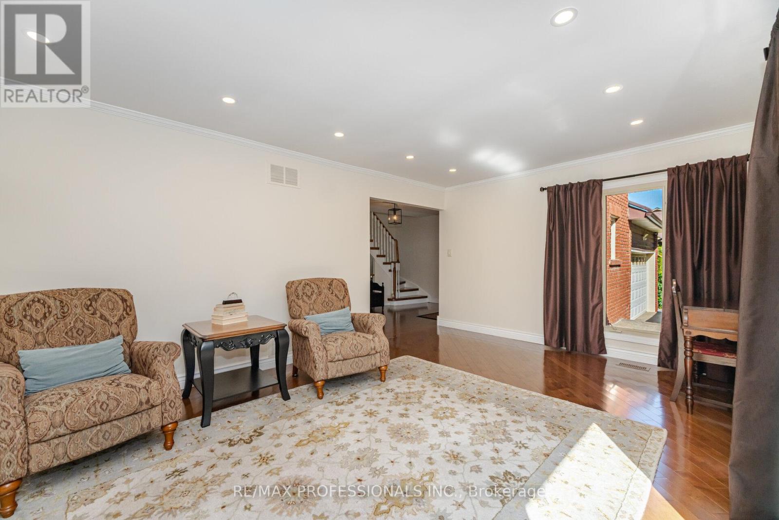 6 Cairnmore Court, Brampton (Snelgrove), Ontario  L6Z 1T6 - Photo 11 - W12456672