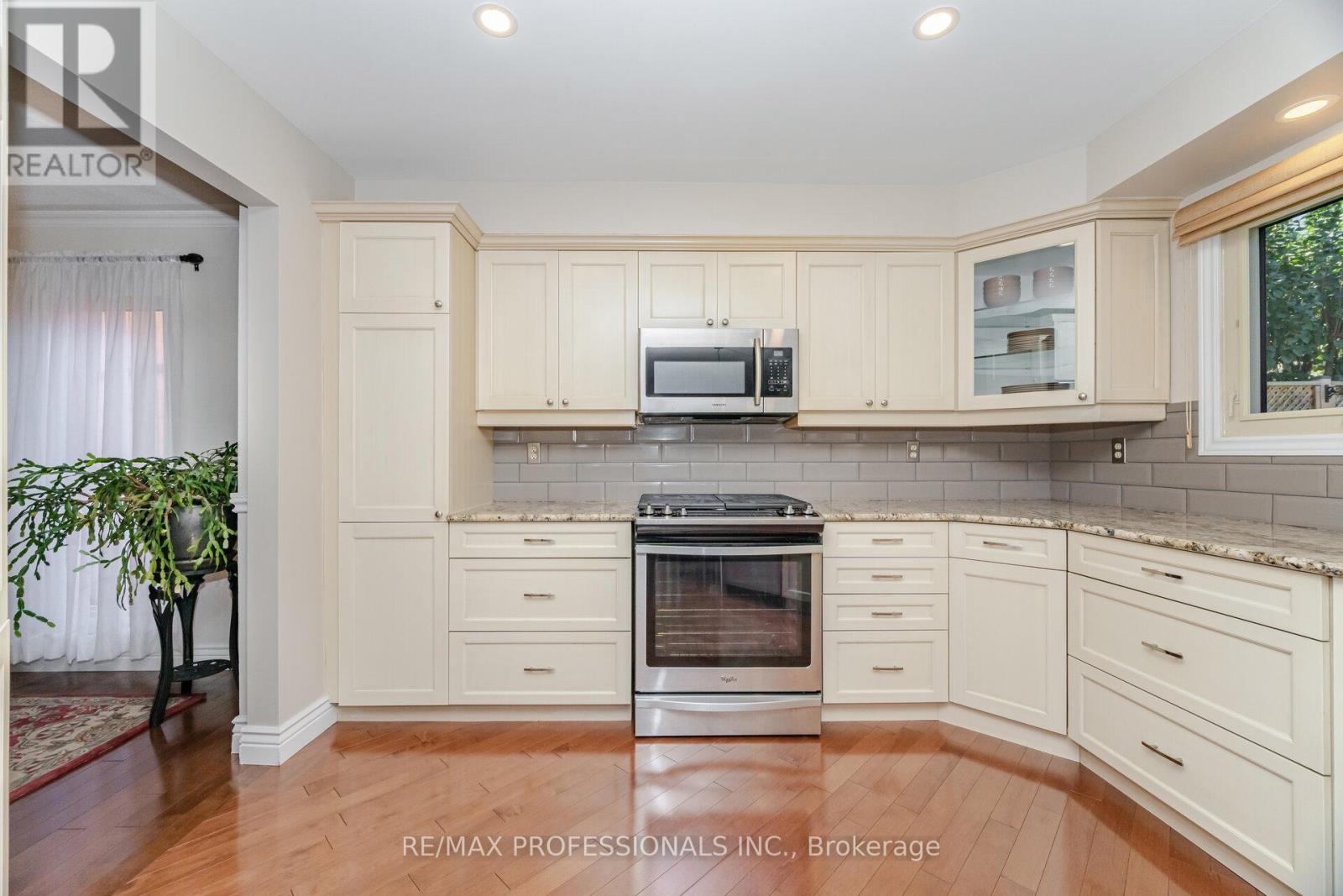 6 Cairnmore Court, Brampton (Snelgrove), Ontario  L6Z 1T6 - Photo 15 - W12456672