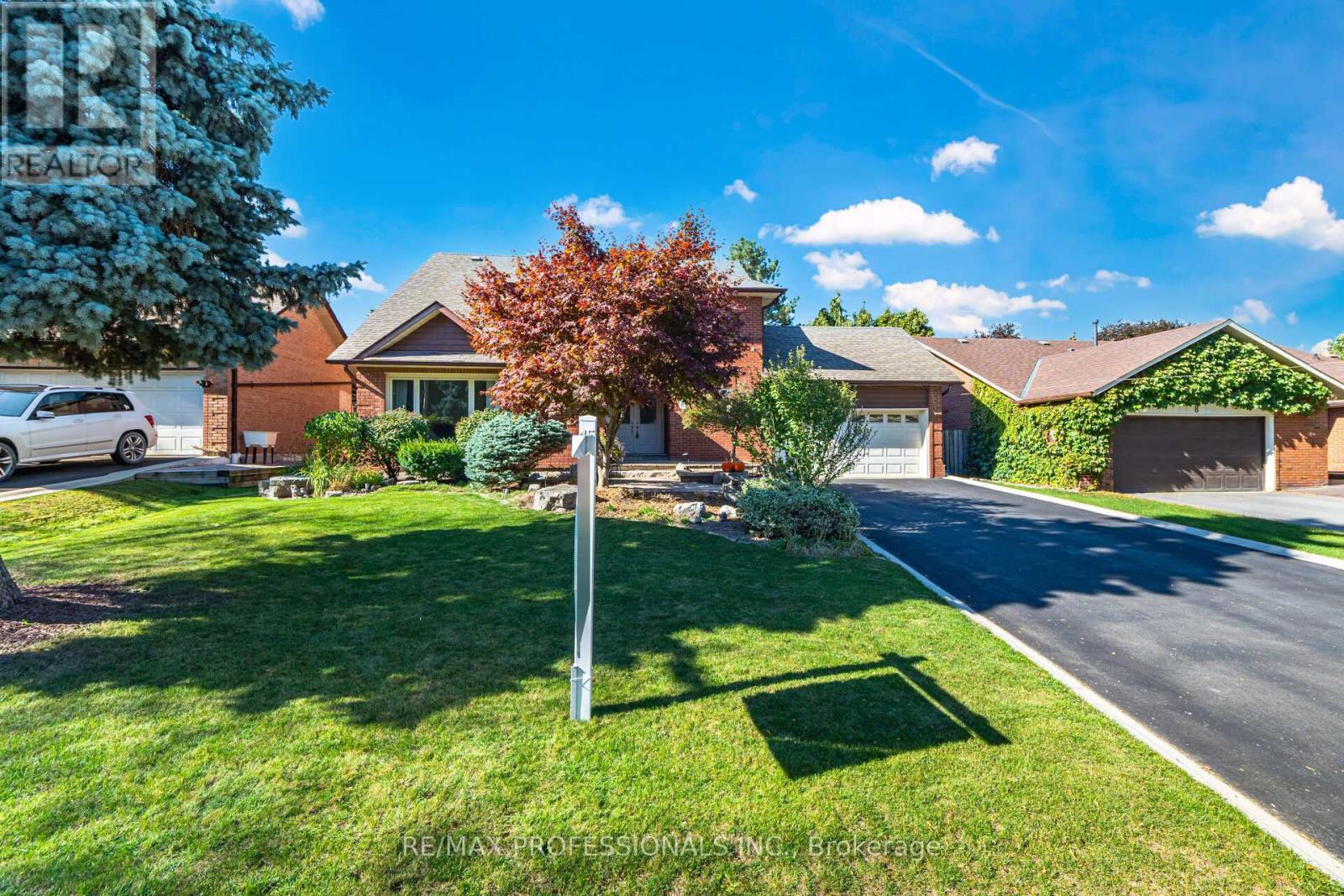 6 Cairnmore Court, Brampton (Snelgrove), Ontario  L6Z 1T6 - Photo 2 - W12456672