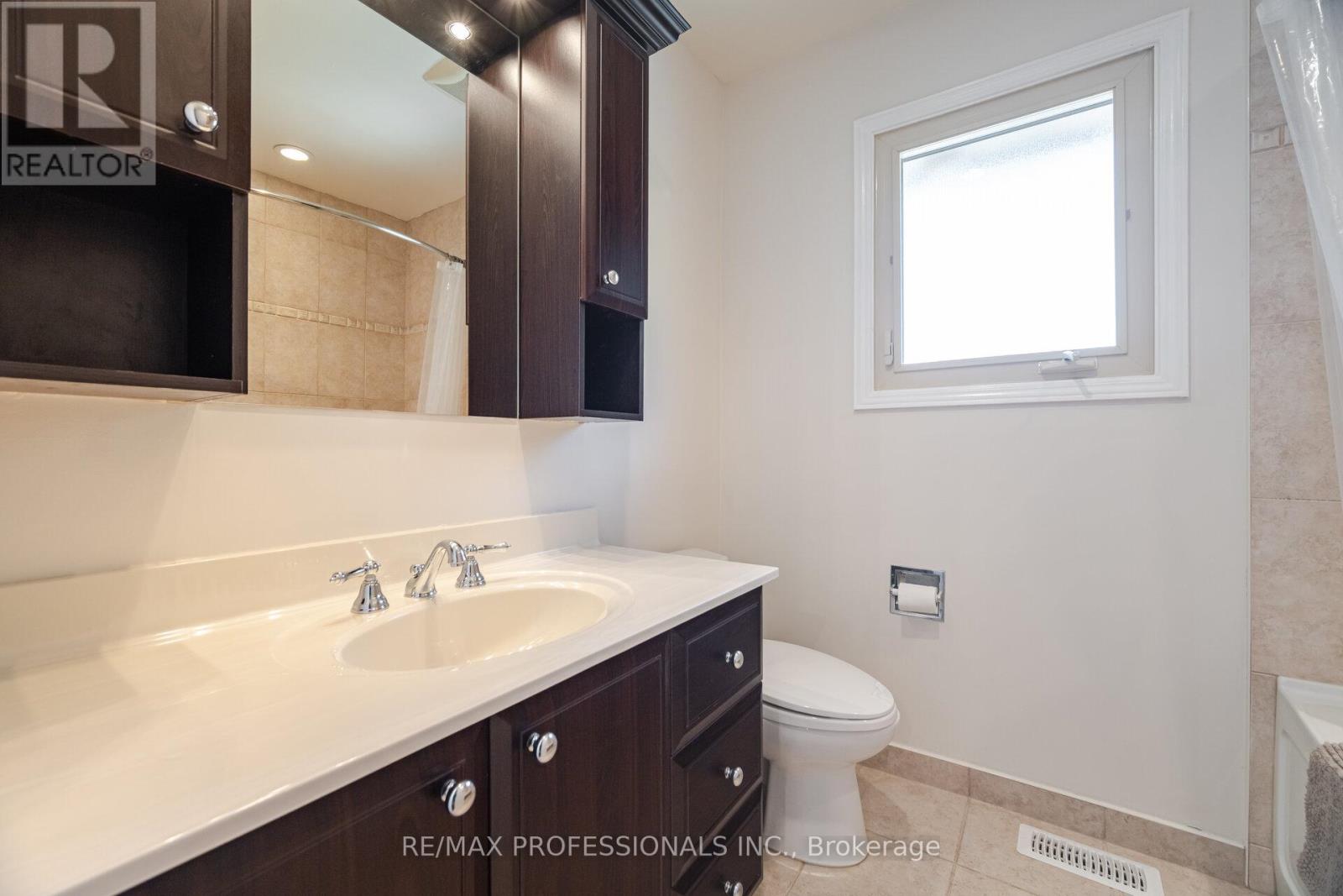 6 Cairnmore Court, Brampton (Snelgrove), Ontario  L6Z 1T6 - Photo 30 - W12456672