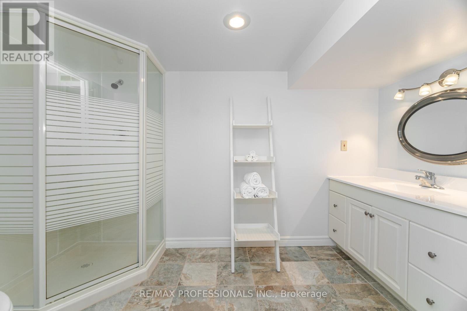 6 Cairnmore Court, Brampton (Snelgrove), Ontario  L6Z 1T6 - Photo 39 - W12456672