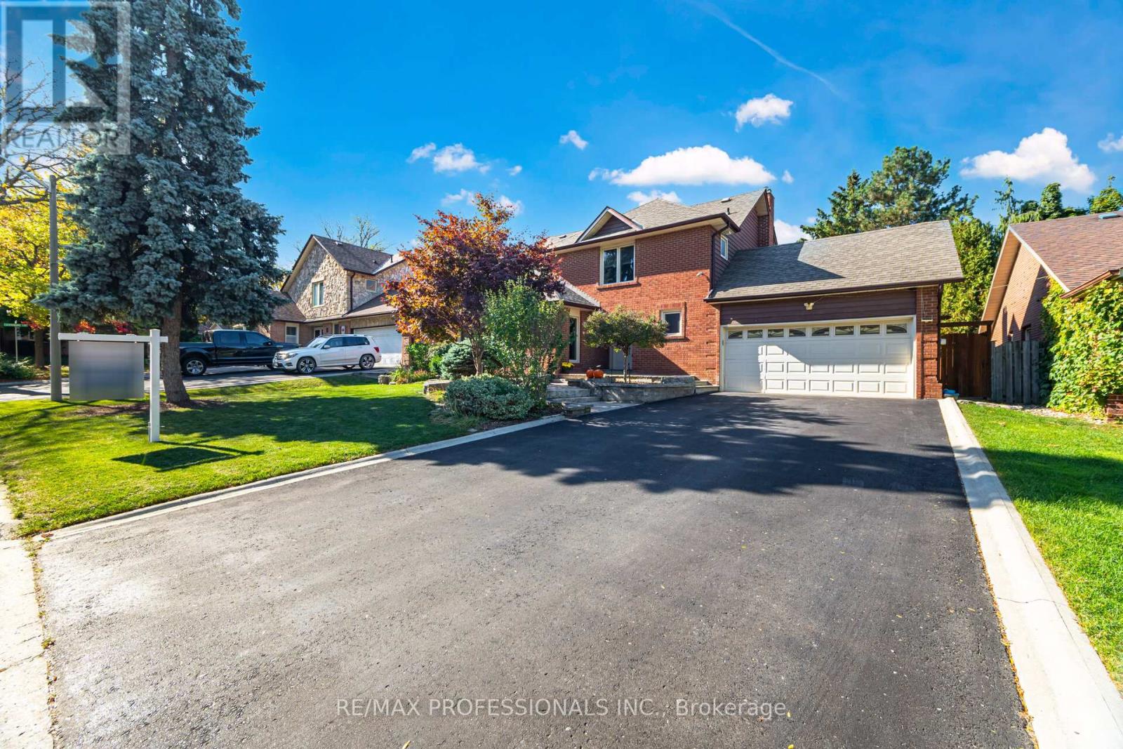 6 Cairnmore Court, Brampton (Snelgrove), Ontario  L6Z 1T6 - Photo 5 - W12456672