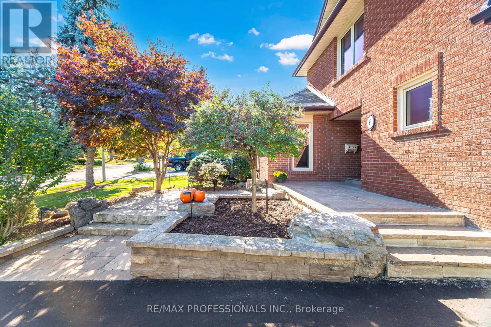 6 Cairnmore Court, Brampton (Snelgrove), Ontario  L6Z 1T6 - Photo 6 - W12456672