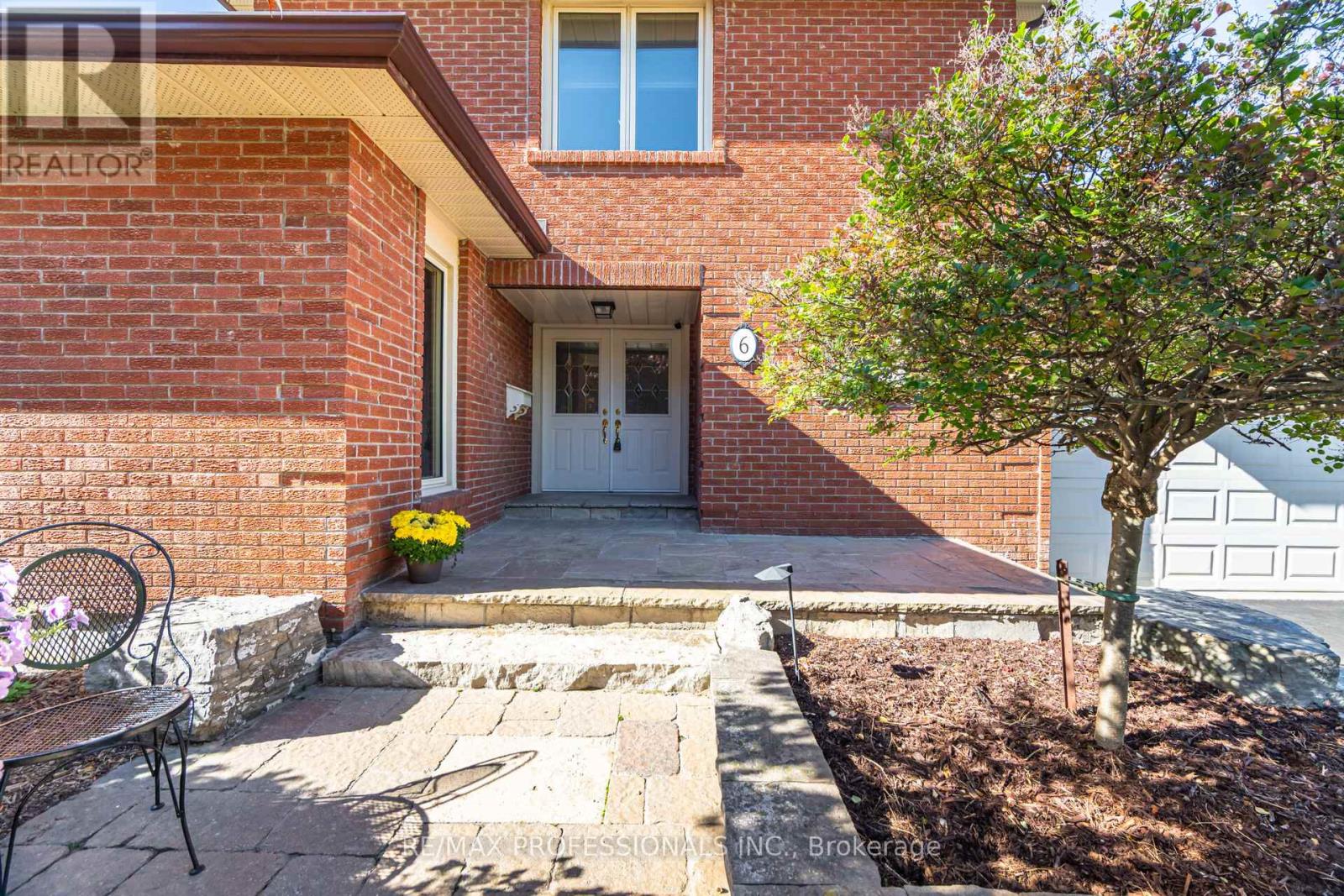 6 Cairnmore Court, Brampton (Snelgrove), Ontario  L6Z 1T6 - Photo 7 - W12456672