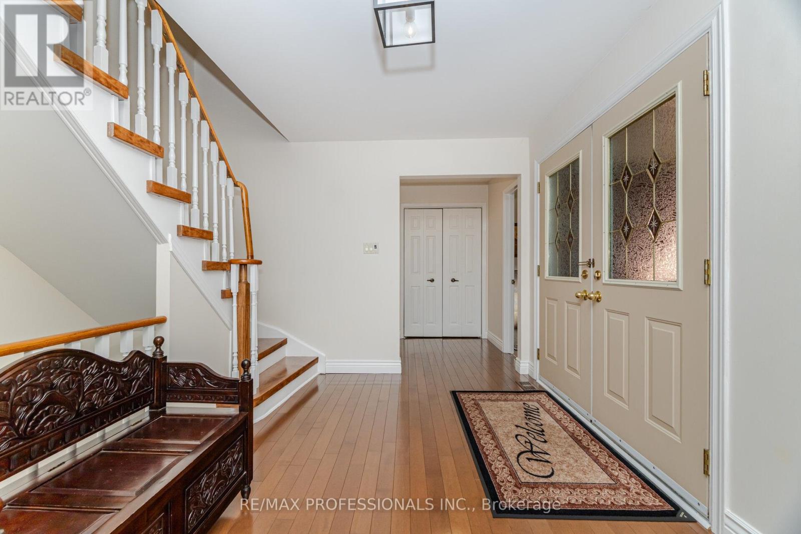 6 Cairnmore Court, Brampton (Snelgrove), Ontario  L6Z 1T6 - Photo 8 - W12456672