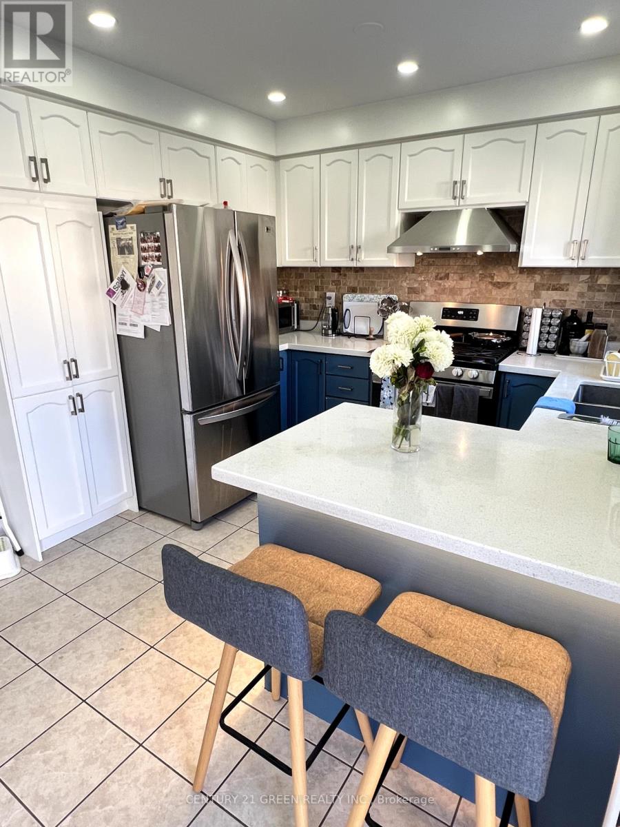 67 Queen Mary Drive, Brampton, Ontario  L7A 2K3 - Photo 10 - W12456678