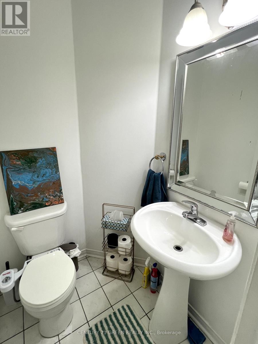 67 Queen Mary Drive, Brampton, Ontario  L7A 2K3 - Photo 12 - W12456678